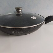 Сковорода на 28 см с крышкой. с гранитным покрытием