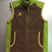 Жилет безрукавка флисовая в отличном состоянии.
