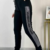 Жіночі спортивні штани двонитка прикрашені стразами.