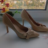 Туфлі-лодочки в кольорі беж, розмір 38