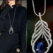 Жиночій, елегантний кулон.