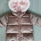 Next дутая теплая куртка еврозима с капюшоном цвет розовый/ перламутр на рост 80/86 см