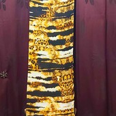 Красивой расцветки шарфик.Не тонкий,в два слоя ткань.Тёпленький,в идеале.