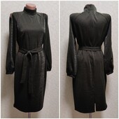 Ефектна сукня кольору хакі з відкритими плечима та паском