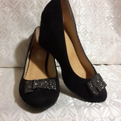 Идеальные,красивые,фирменные и качественные туфли на танкетке!Б/у один раз, описание,замеры.