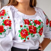 Яскрава жіноча вишиванка