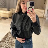 Бомбер из якісної матової еко кожі на зріст 152-164, в стані нового, бо одягли 1 раз на день народже