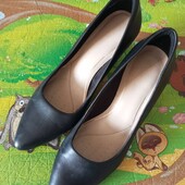 Шкіряні туфлі лодочки 40-41 р. кожаные туфли лодочки 40-41 р. Класичні туфлі чорні, майже нові замір