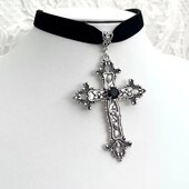 Чокер с большим крестом