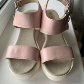 Exitoso стильные новые босоножки натуральная кожа!!! танкетка!!! цвет пудра размер 36