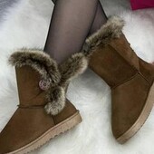 Жіночі зимові замшеві чоботи уги на щільному хутрі.