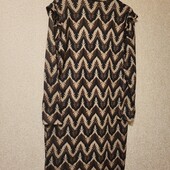 Оригинальное платье в зигзаг