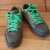 Кроссовки.