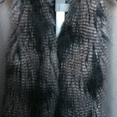 Divided Меховая жилетка на подростка или худенькую