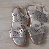 Босоніжки рр 40 (25 см) на худу чи середню ніжку