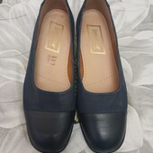 Нові туфельки.натуральна кожа .розм 41