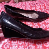 Фирменные туфельки а отличном состоянии 39.40
