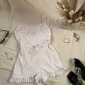 Білий комбінезон/ромпер в рубчик