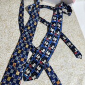 Дві в лоті краватки