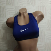 Спортивний топ від Nike