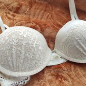 Білий бюстгальтер пуш ап