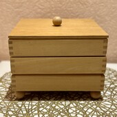 Деревʼяна шкатулка
