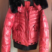 Лаковий пуховик Німецький дорогий бренд . Нюанс