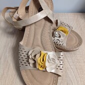 Дуже легкі, мякі та якісні босоніжки із Америки. Розмір 10 W (41), устілка 26.5 см.