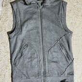 Брендова трикотажна жилетка