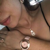 очень красивый набор , часы кварцевые и комплект нарядной бижутерии,2в1