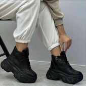 Зимові жіночі кросівки.