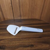 Ніж для нарізки сиру