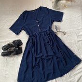 Легка сукня у темно-синьому кольорі