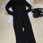 Розкішний комбінезон в рубчик у чорному кольорі