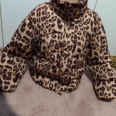 жіноча гарна тепла, дута куртка на резинці внизу затягується 