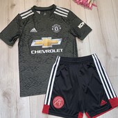 В ідеалі.Комплект фірмових речей на 9-10років.