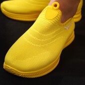 Яскраві, якісні, текстильні кросівки.