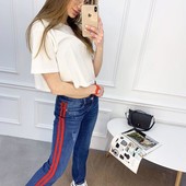 Женские коттоновые синие джинсы Jushioumfiva с красными лампасами.