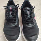 Кросівки легкі Nike у відмінному стані,р.37.5(23,5 см.)