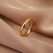 Класична позолочена каблучка з фіанітом (медична сталь, 18 розмір)